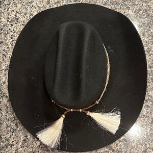 Gorgeous Ariat Black and Tan Cowboy Hat 3x. 7 1/4